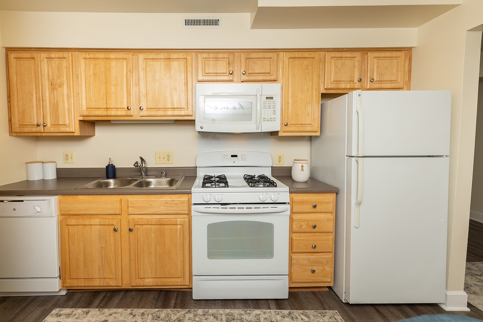 The Brittany Apartments Image 2